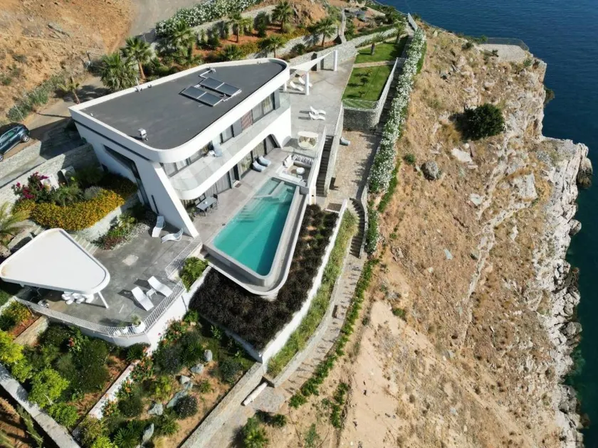 House with barbecue, terrace & garden - Image 1