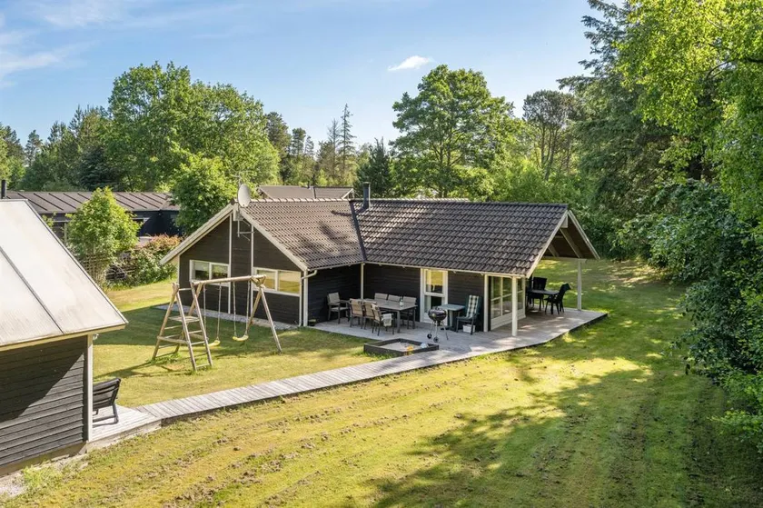 Family-oriented pleasant holiday home with sauna, garden & terrace | Pet-friendly - Image 1