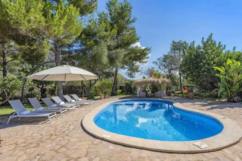Villa adaptée aux familles avec piscine chauffée, barbecue et terrasse | Vue montagne | Idéale pour le télétravail | Avec animaux admis - Image 1
