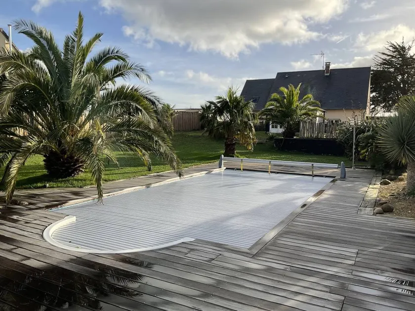 Villa ensoleillée à Bretteville-sur-Ay avec piscine privée - Image 1