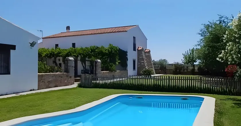House with terrace, barbeque & garden - Image 1