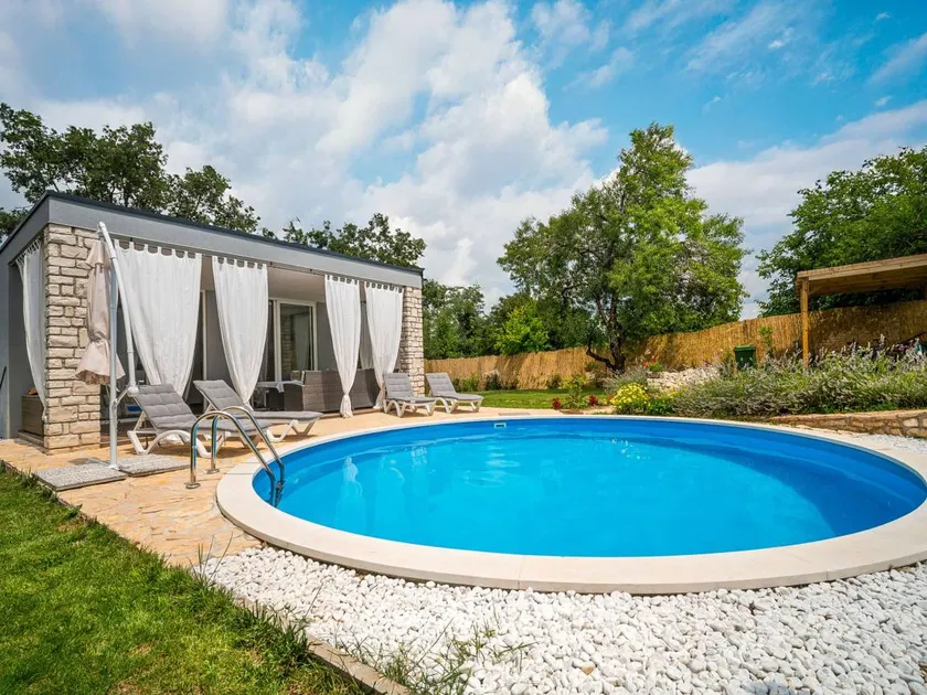 Holiday home with barbeque & private pool - Image 1