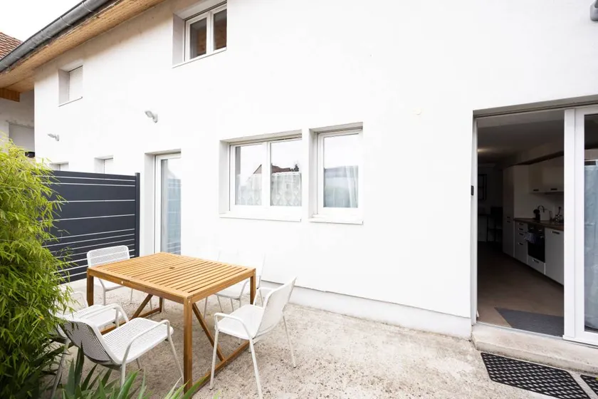 Cottage with terrace - Image 1