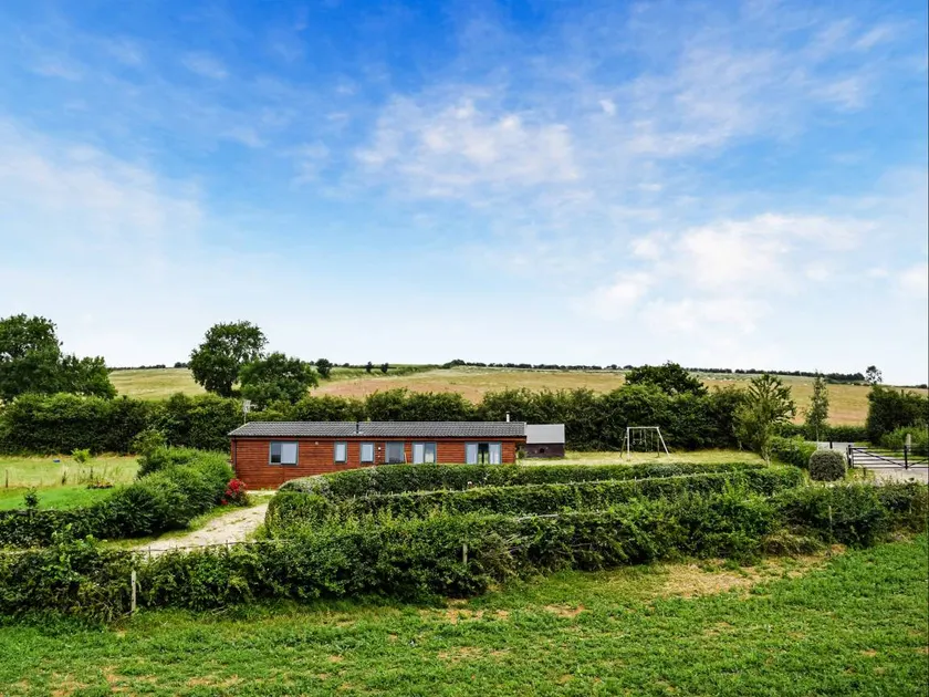 Cottage with garden & terrace | River view - Image 1