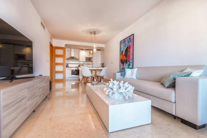 Apartamento con jacuzzi, terraza y piscina - Image 1