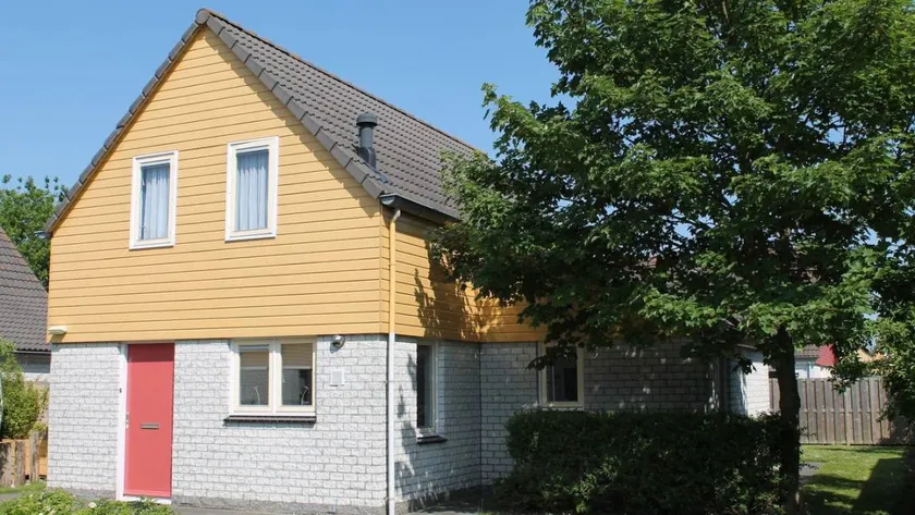 Big holiday home with terrace, garden & sauna | Close to the beach - Image 1