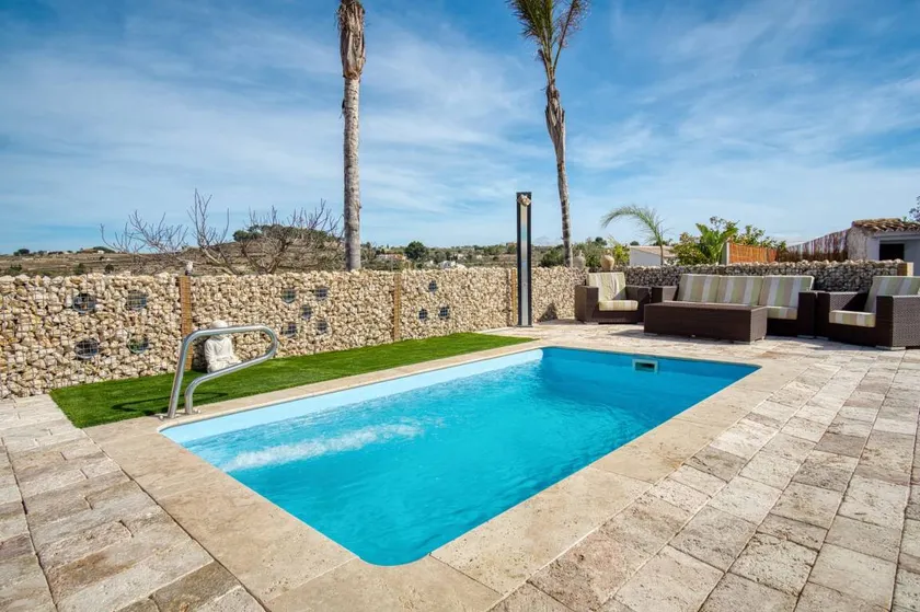 House with private pool, terrace & garden | Mountain view - Image 1