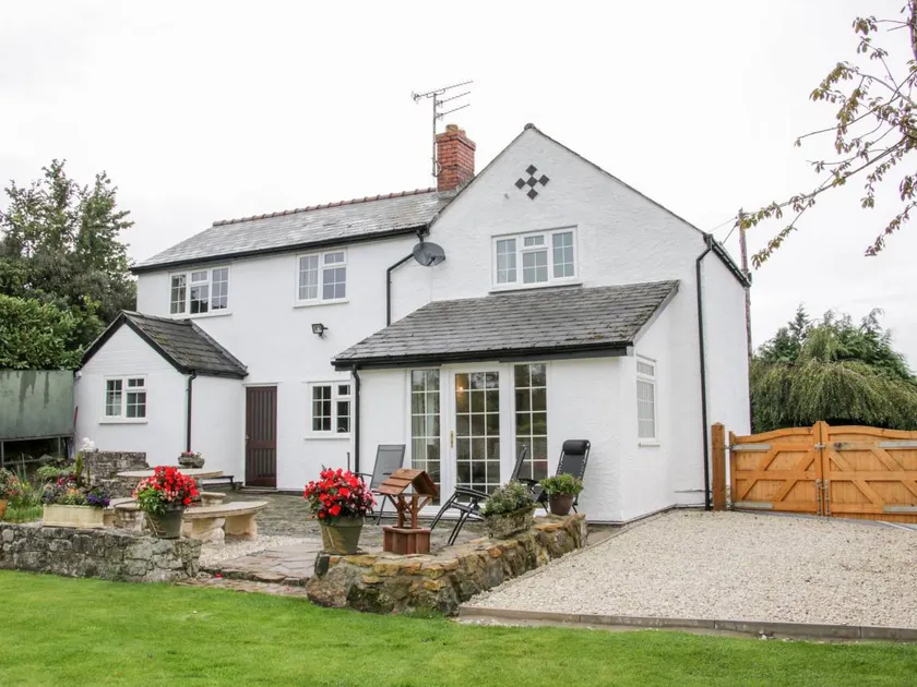 Child-friendly cottage with garden | Pets allowed - Image 1