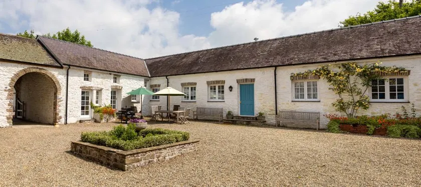 Cottage with garden - Image 1