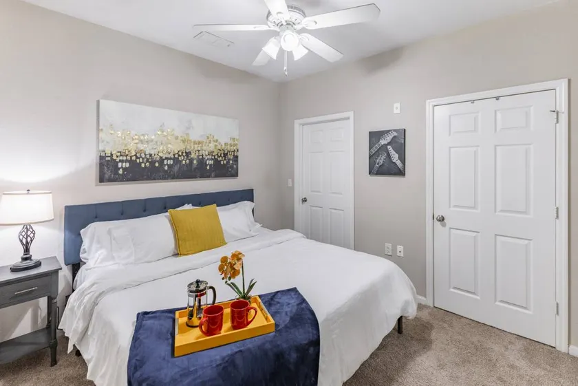 Extended Stay - Near Crestwood, King Bed, Gym, Parking, Fast WiFi - Image 1