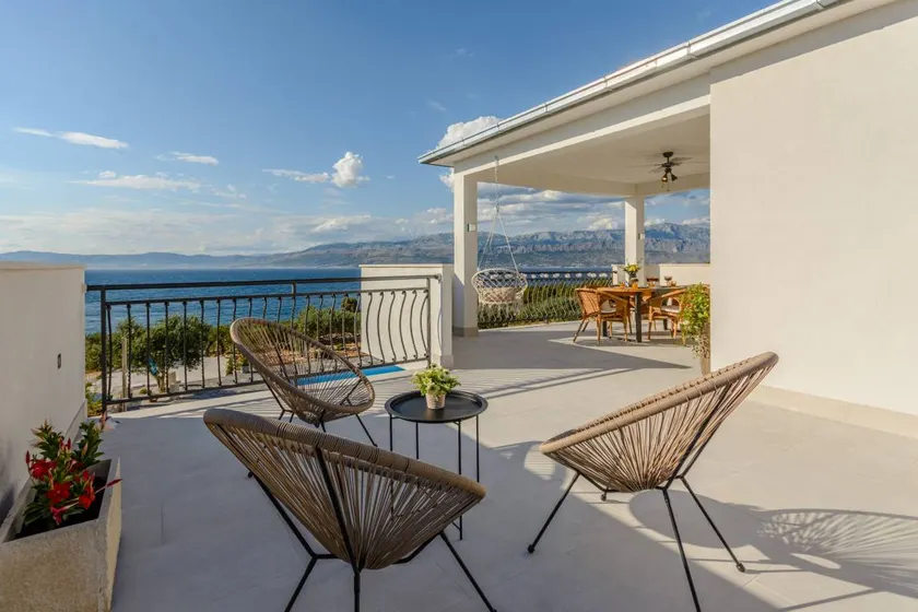 House with garden, private pool & BBQ | Sea view - Image 1