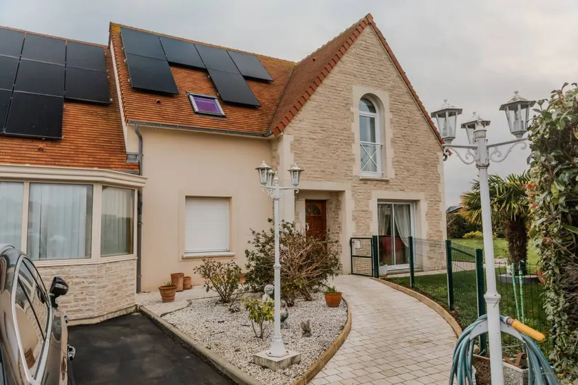 'Courseulles Comme À La Maison' Apartment with Private Terrace and Wi-Fi - Image 1