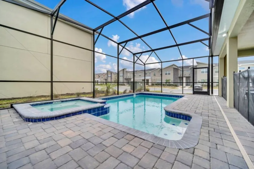 Villa avec terrasse, piscine privée et jardin | Vue jardin - Image 1