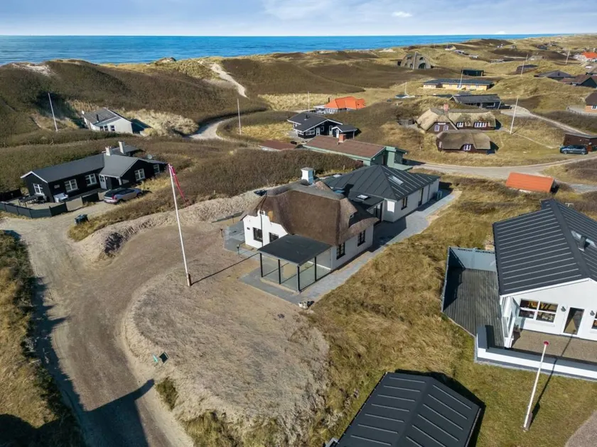 Family-oriented pleasant house with hot tub & terrace | Next to the beach | Pets are welcome - Image 1