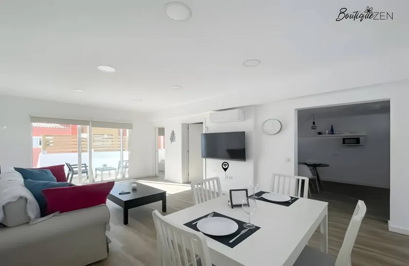 Flat with terrace | City view - Image 1