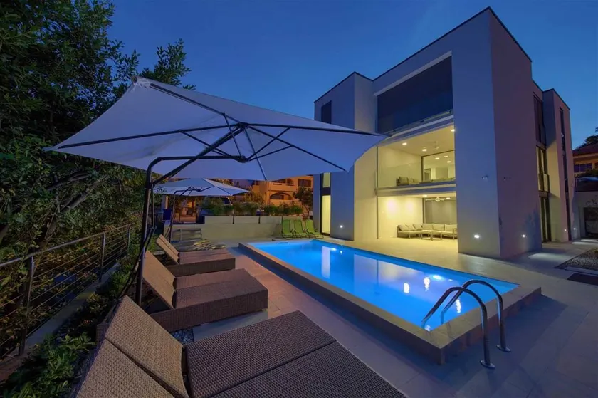 Wunderschöne Ferienwohnung mit Terrasse, beheiztem Pool und Grill | Stadtblick | Strand in der Nähe - Image 1