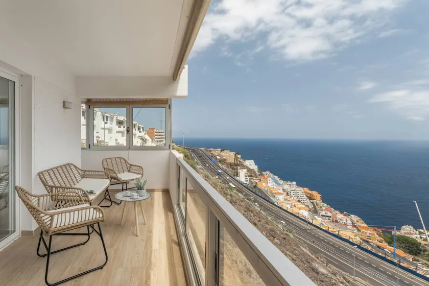 La Bahía Vacation Apartment with Stunning Mountain and Sea Views from the Terrace - Image 1