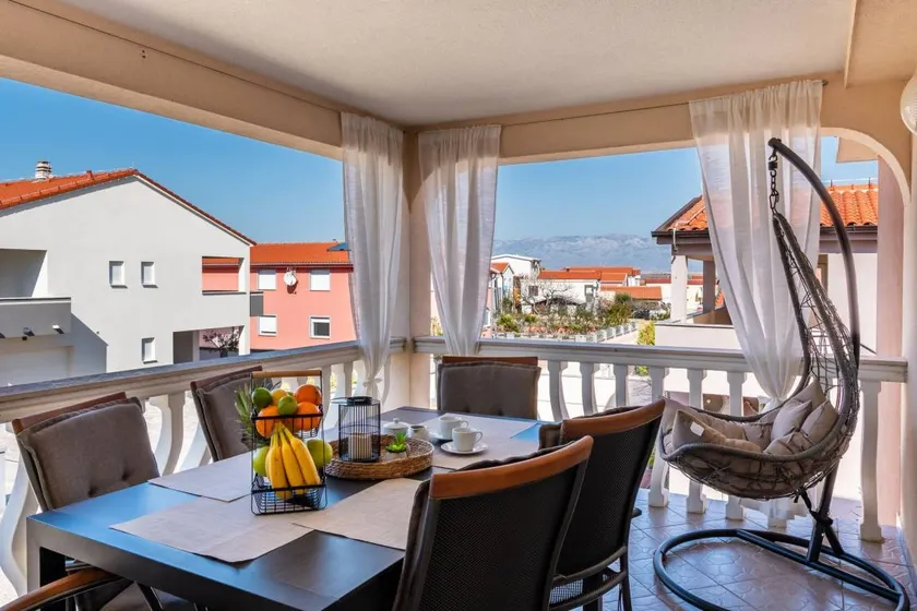 Holiday apartment with barbeque, garden & terrace - Image 1