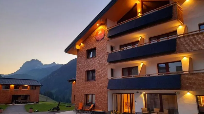 Wohnung mit Pool, Sauna und Garten - Image 1