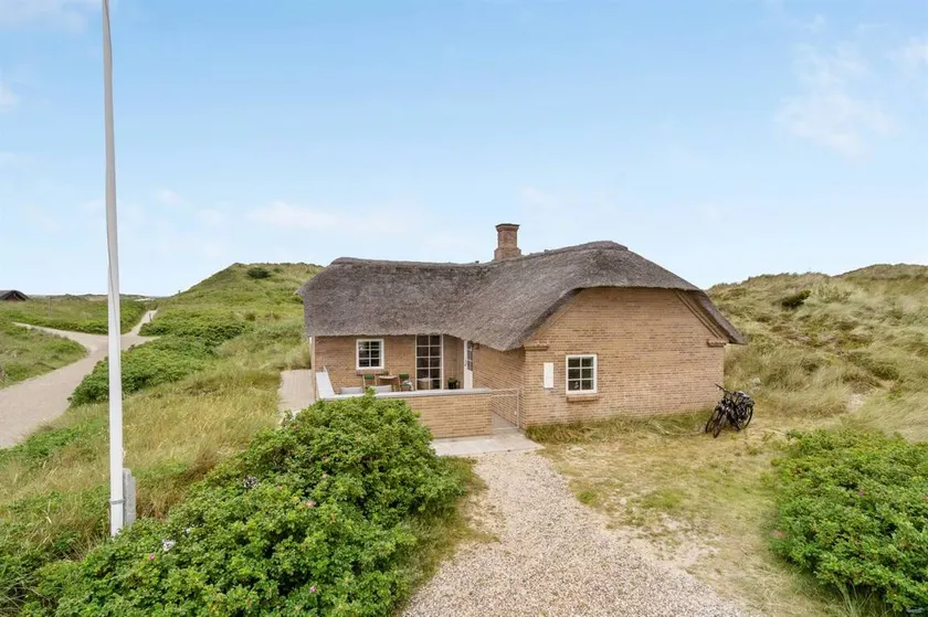 Fully equipped spacious house with sauna, terrace & jacuzzi | Sea view | Beach nearby | Pets allowed - Image 1