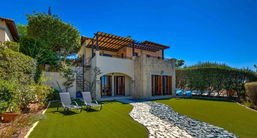 Spaziosa villa accogliente e familiare con piscina, terrazza e griglia | Vista sul campo da golf | Ideale per il telelavoro - Image 1