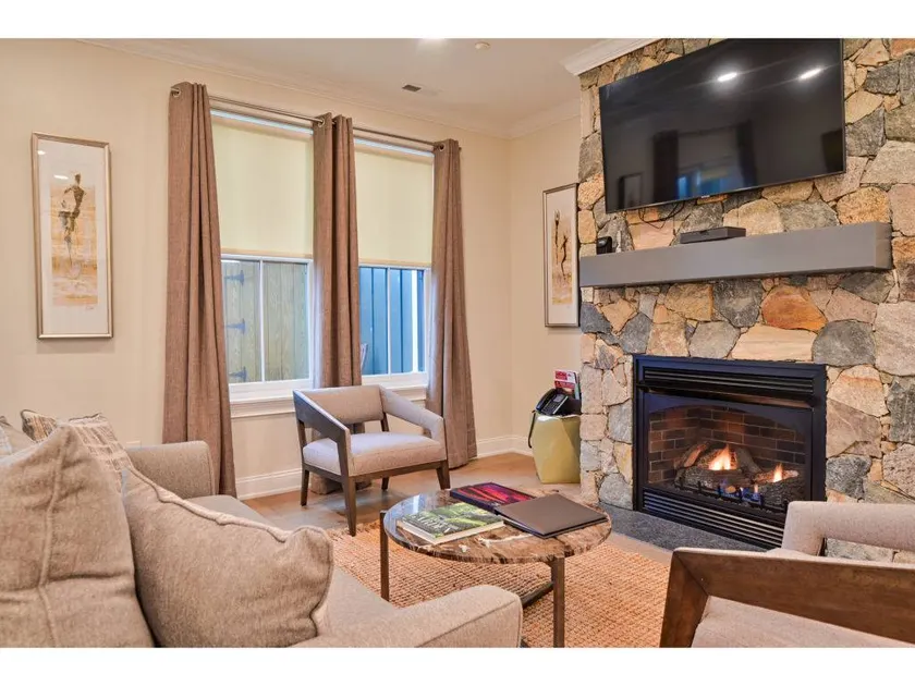 HL | Hilltop Woodland One Bedroom Suite - Image 1