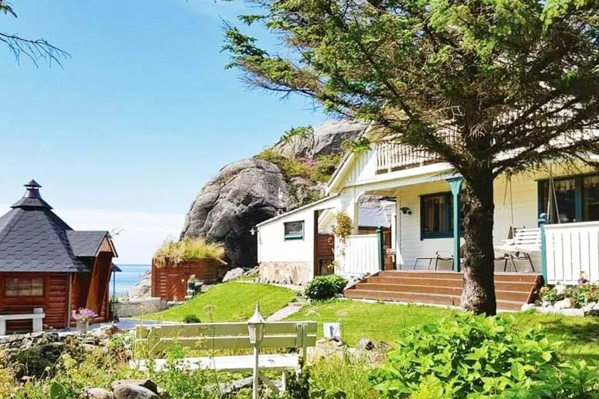 House with garden, barbeque & terrace | Water view - Image 1