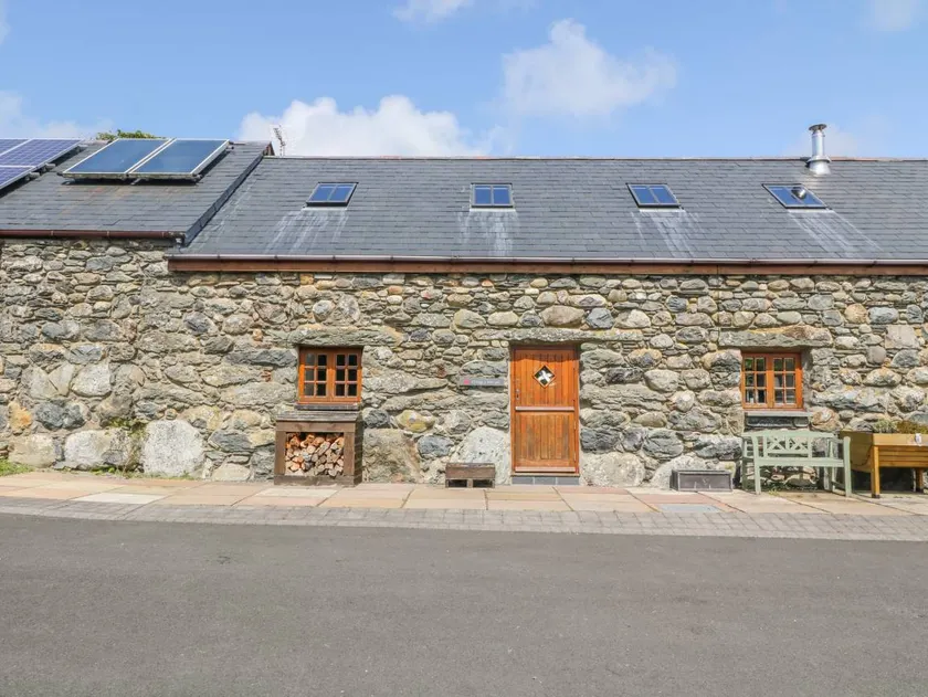 Family-oriented cottage with garden & terrace | Dogs allowed - Image 1