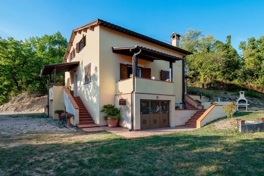 Maison de vacances avec barbecue, piscine et jardin | Vue montagne | Adaptée au travail à distance - Image 1