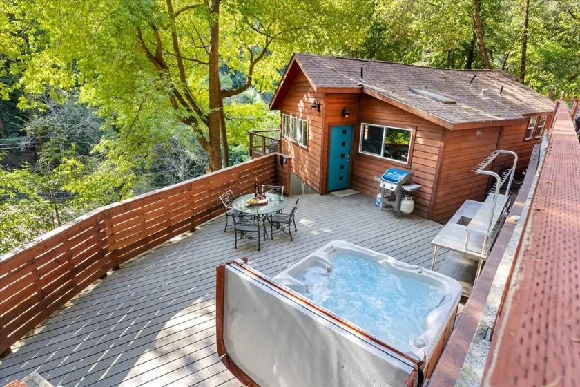Holiday home with BBQ, terrace & hot tub - Image 1