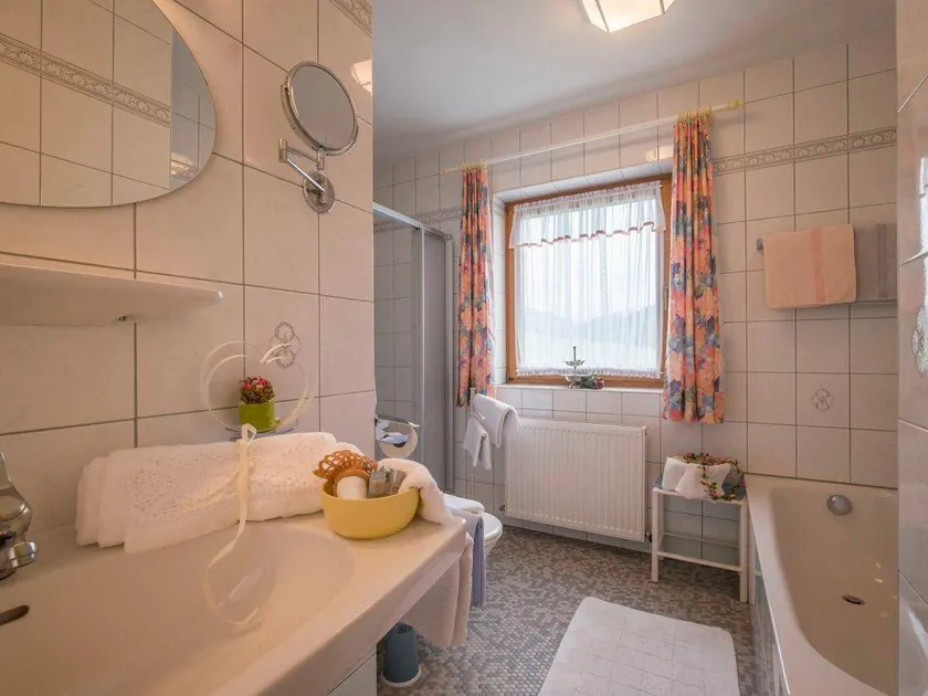 Apartamento con jardín y sauna | Vistas a la montaña - Image 1
