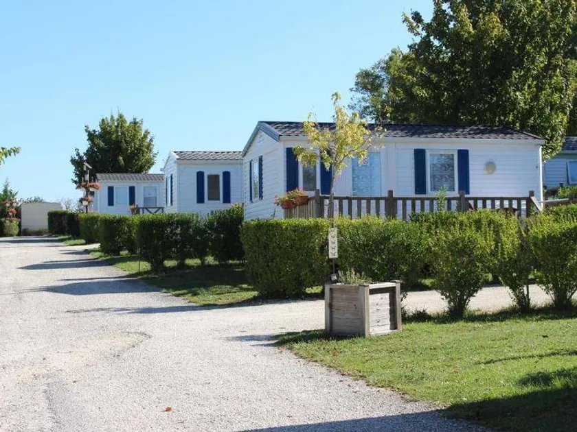 Mobile home with terrace - Image 1
