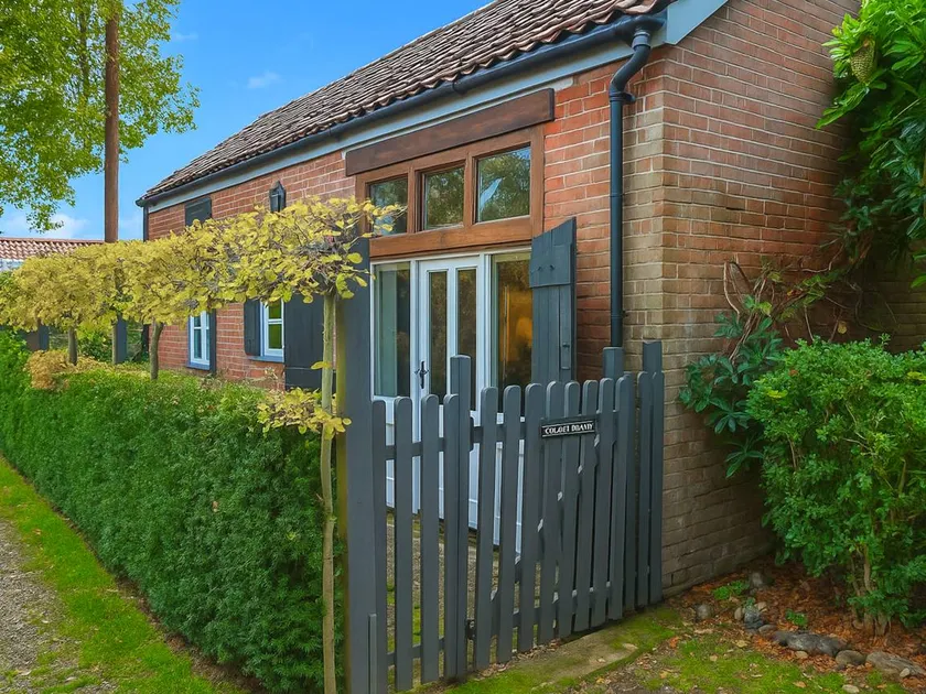 Children-friendly cottage with garden | River view | Dogs allowed - Image 1