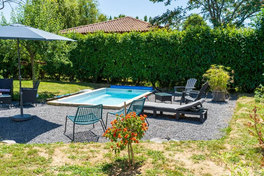 B&B with garden, pool & fast internet | Garden view - Image 1