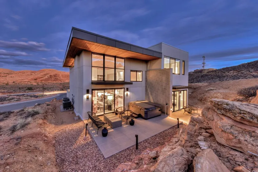 Slickrock Luxury Retreat Panoramic Views Min to Trails and Ntl Parks - Image 1