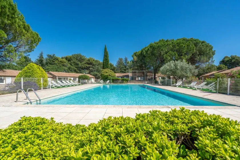 Rental With Terrace In Provence N18 - Image 1