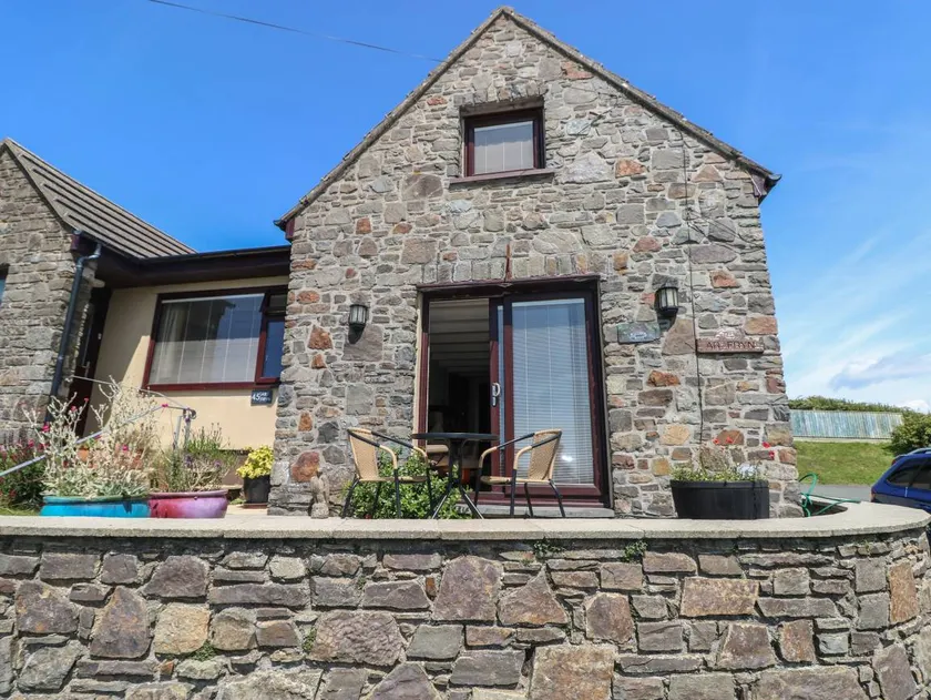 Family-friendly cottage with garden | Pets allowed - Image 1
