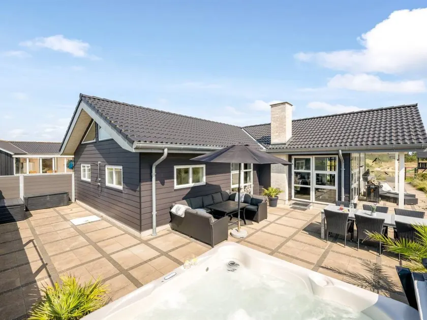 Casa vacacional con sauna, terraza y jacuzzi - Image 1