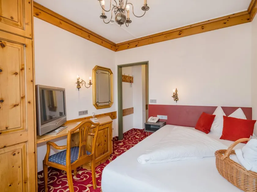 Alpina, Hotel - Image 1