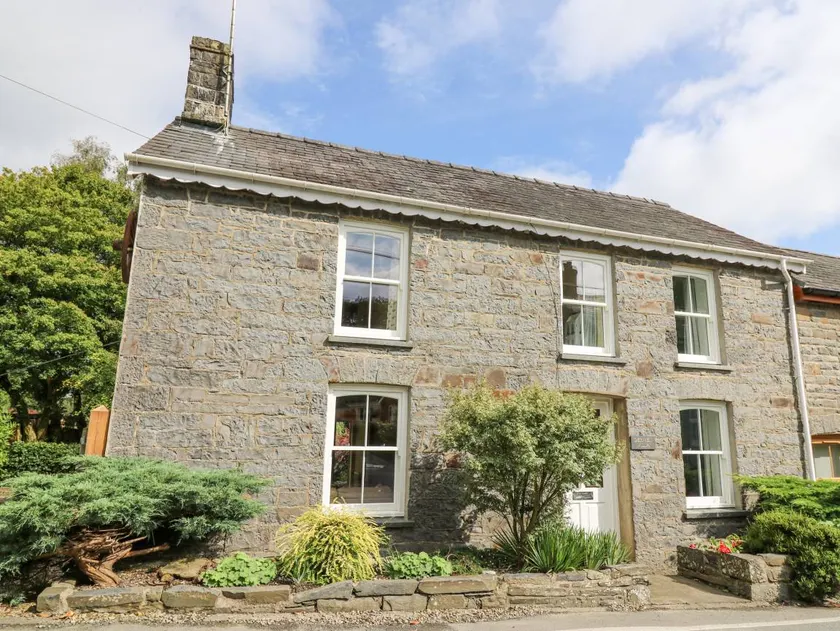 Cottage with garden - Image 1