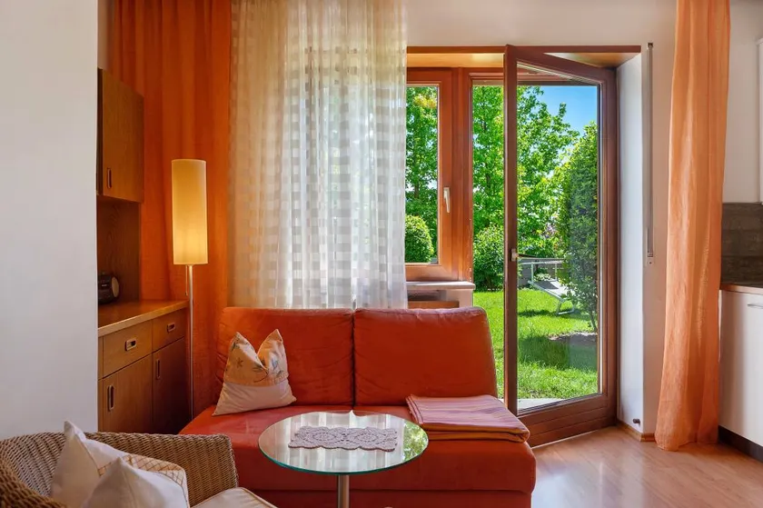Apartamento con jardín y terraza | Vistas a la montaña - Image 1
