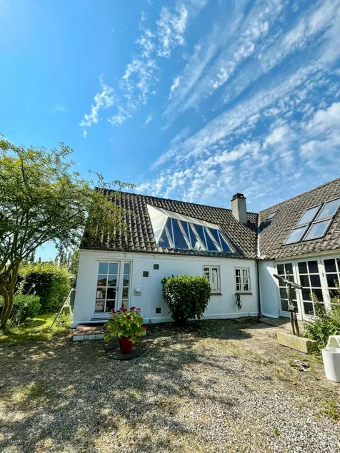 Holiday home with garden, barbecue & terrace - Image 1