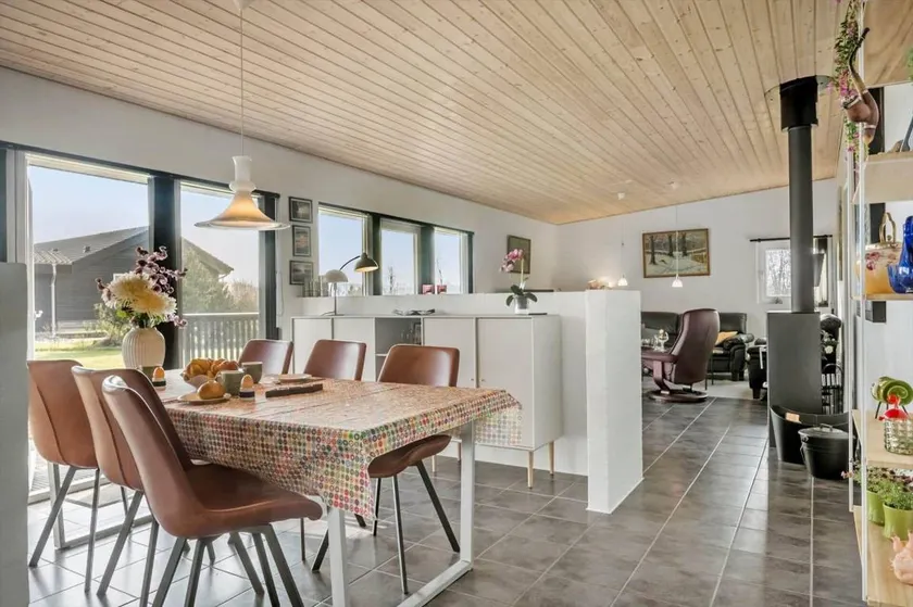 Fully equipped house with terrace, barbecue & jacuzzi | Pet-friendly - Image 1