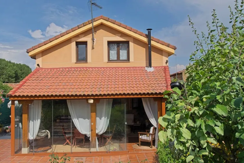House with garden, terrace & barbecue | Garden view | Good for workation - Image 1