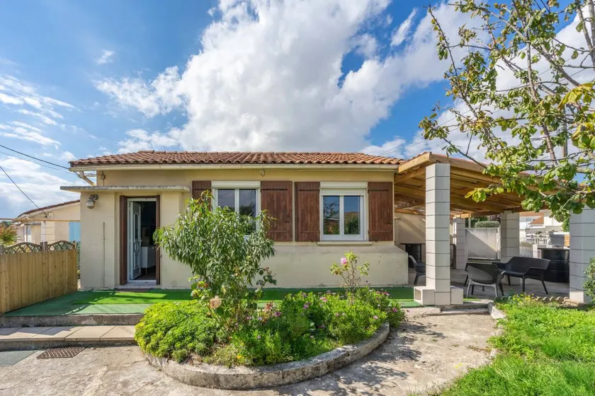 Holiday Home 'Maison' with Private Terrace, Private Garden and Wi-Fi - Image 1