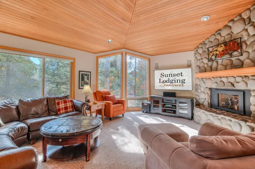 Perfect Sunriver Retreat, A/C, Hot Tub, Bikes, and SHARC passes - Image 1