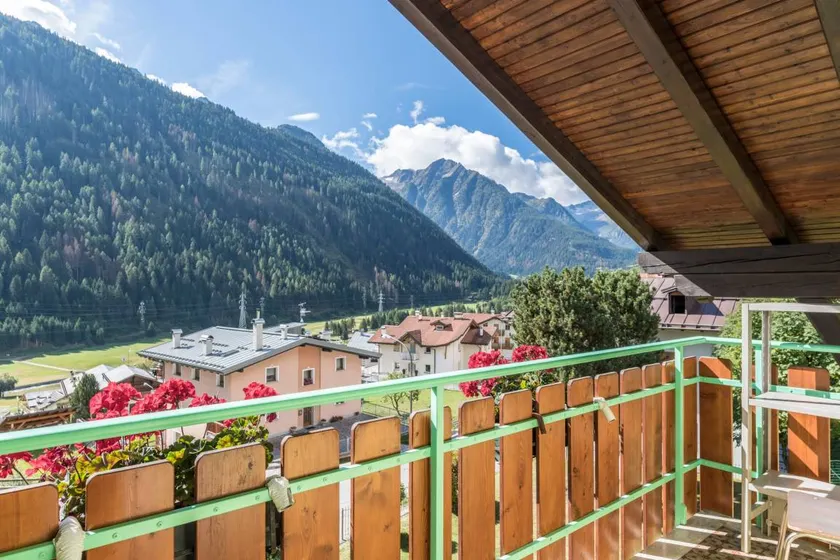 Fully equipped wonderful holiday home with terrace, fast internet & garden | City view | Dogs allowed - Image 1