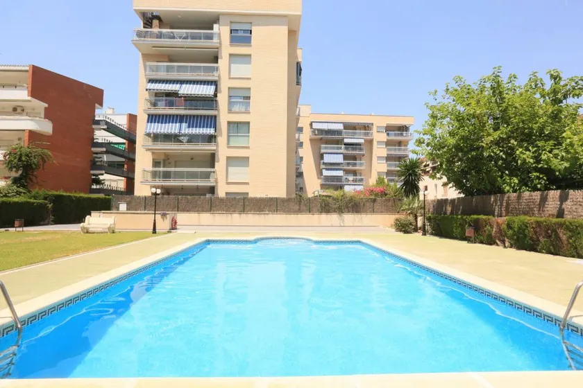 Holiday apartment with garden, terrace & pool - Image 1