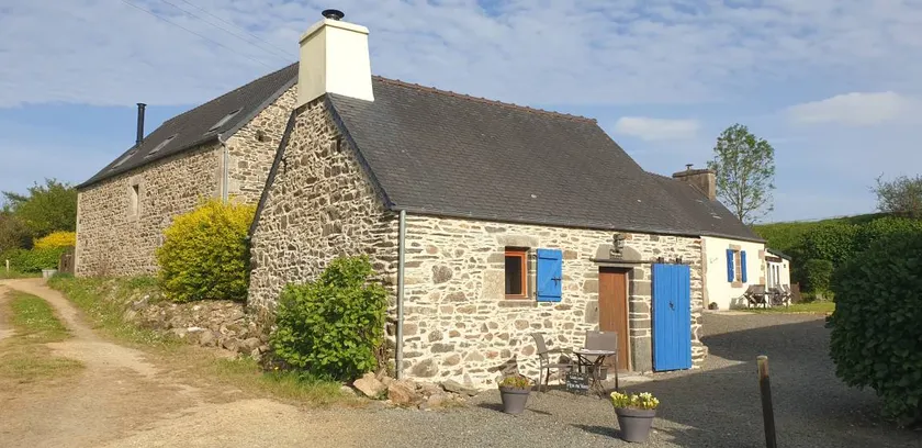 Gîte Chèvrefeuille - Pen Ar Voas: Private Terrace, Shared Garden & Wi-Fi - Image 1