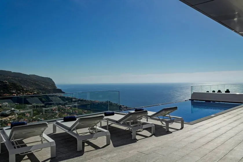 Villa avec jacuzzi, barbecue et piscine - Image 1